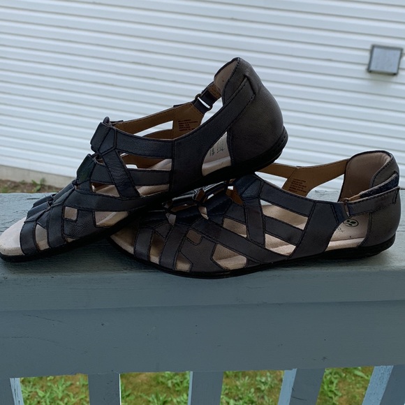 Planet by Earth Sandals, only worn a few times - Picture 4 of 7